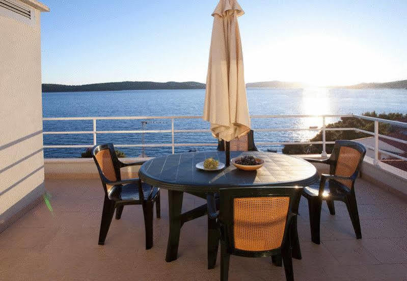 Seafront Luxury Apartments Fun 特罗吉尔 外观 照片