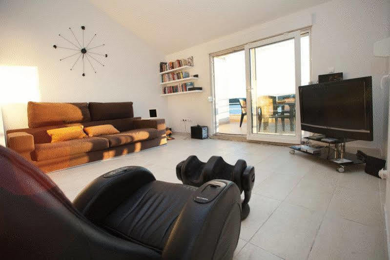 Seafront Luxury Apartments Fun 特罗吉尔 外观 照片